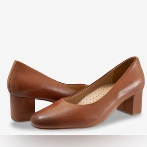 Trotters Daria Block Heel Pump  - Brand New in box > Size: 9.5W  Color: Luggage